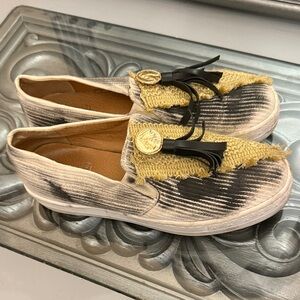 Ergon Mykonos 7.5 US 38 EU Women's Textured Slip-On Loafers with Tassel Detail